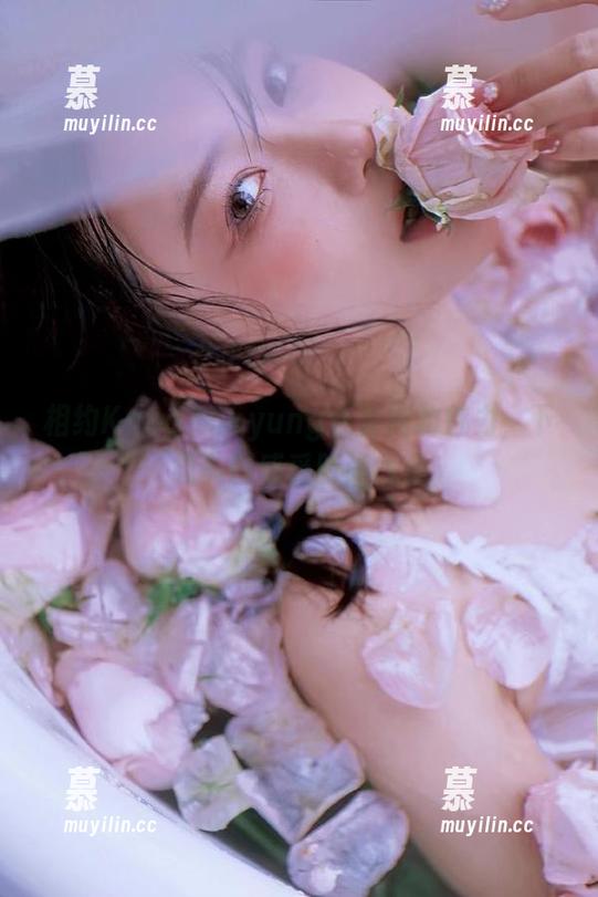 Kang Inkyung 相约Kang Inkyung连衣裙的魅力,下载美图感受时尚气息